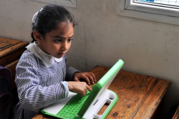 Gaza-girl-studying.jpg