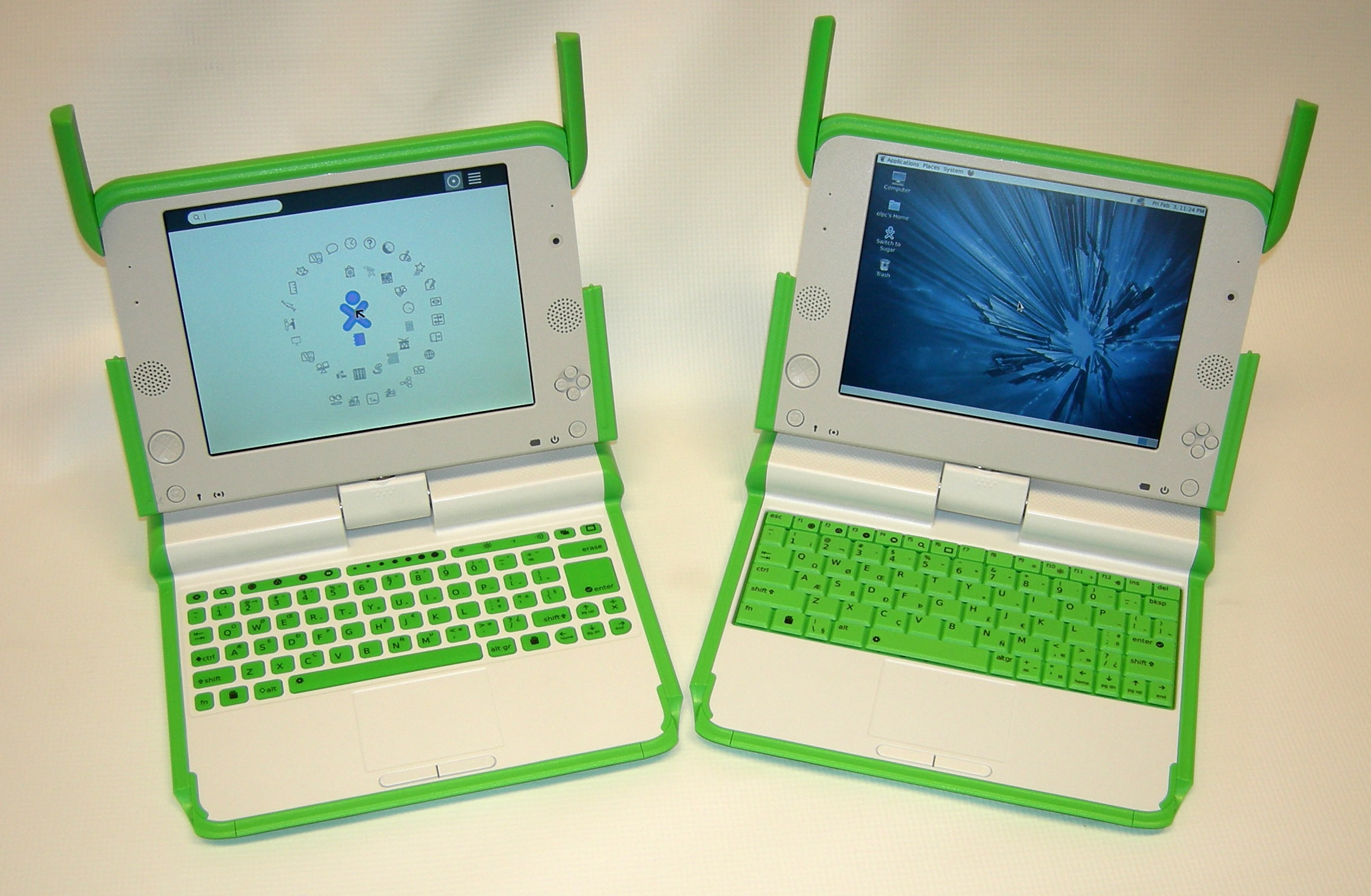 Нетбук программы. Ноутбук трансформер Эппл. OLPC XO-1. OLPC XO Laptop. Игрушечный ноутбук.