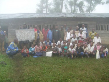 Objectif Brousse Prix UN ONU UNESCO Equippe et Population Unesco World Heritage Parc national des Virunga.jpg