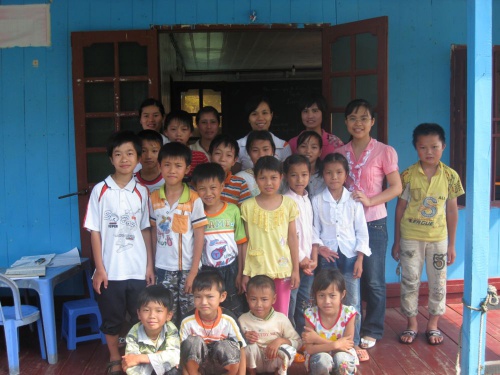 1 Vung Vieng Fishing Village Schoolchildren.jpg